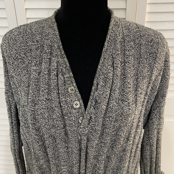 RETRO BY RENAISSANCE | Women’s Vintage Black and White Knitted Sweater - Picture 3 of 9